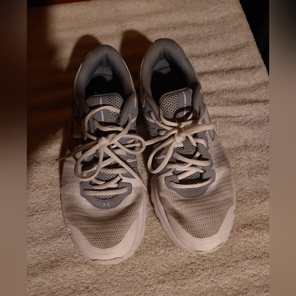 Under Amour MicroG (US) WOMENS SIZE 9 shoes